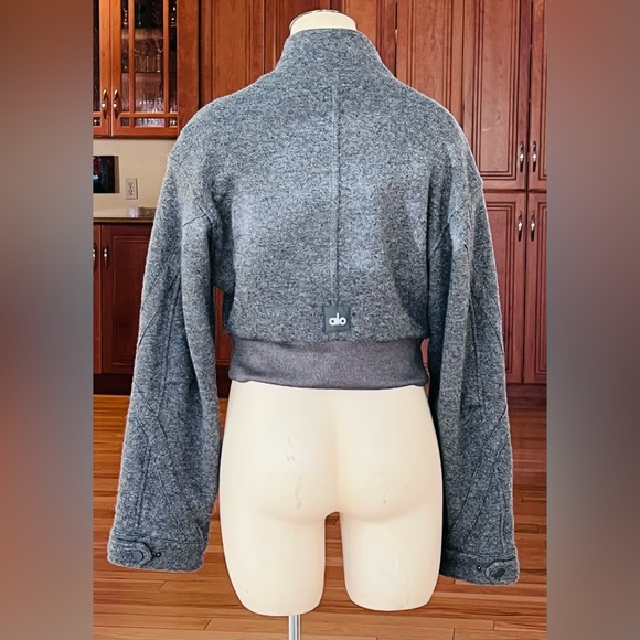 Gray Button-Up Cropped Jacket, NEW CONDITION SIZE SMALL, WARM - Picture 10 of 12